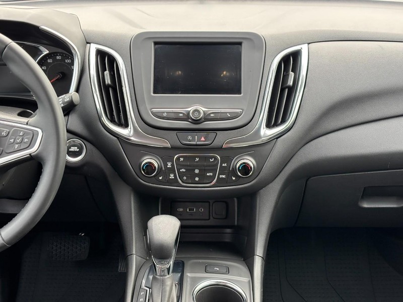 Chevrolet Equinox Vehicle Full-screen Gallery Image 13