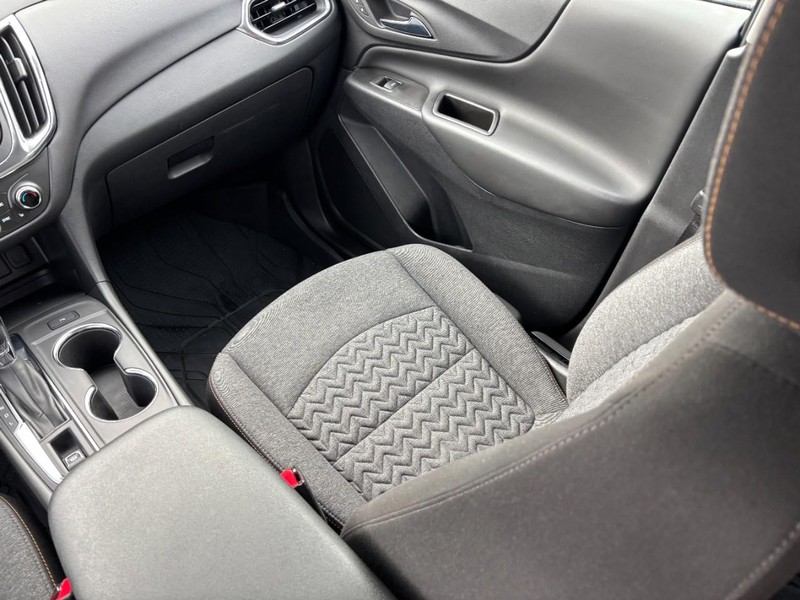 Chevrolet Equinox Vehicle Full-screen Gallery Image 14