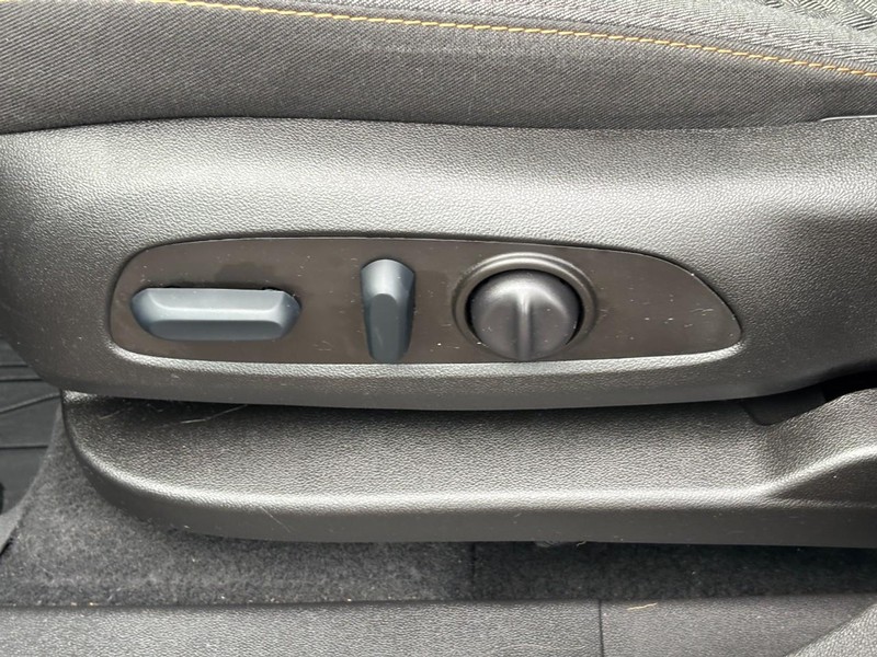 Chevrolet Equinox Vehicle Full-screen Gallery Image 15