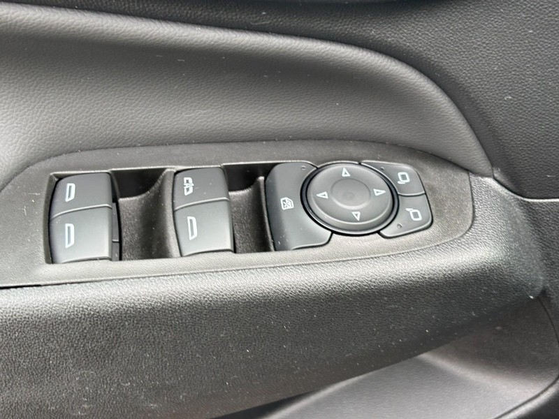 Chevrolet Equinox Vehicle Full-screen Gallery Image 16