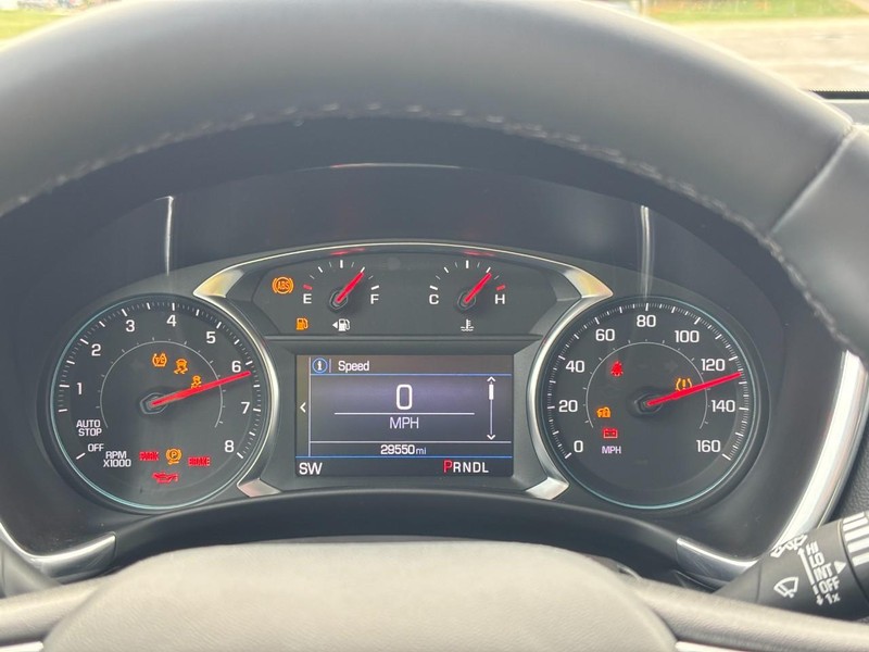 Chevrolet Equinox Vehicle Full-screen Gallery Image 19