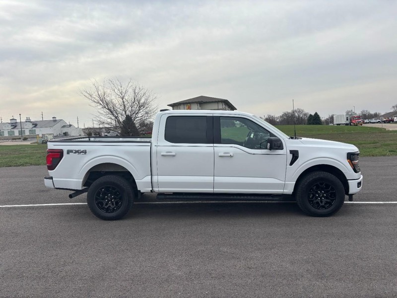 Ford F-150 Vehicle Full-screen Gallery Image 02