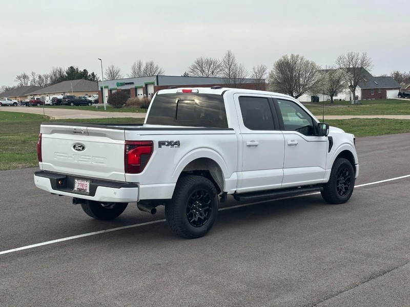 Ford F-150 Vehicle Full-screen Gallery Image 03