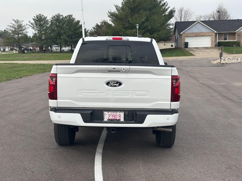 Ford F-150 Vehicle Full-screen Gallery Image 04