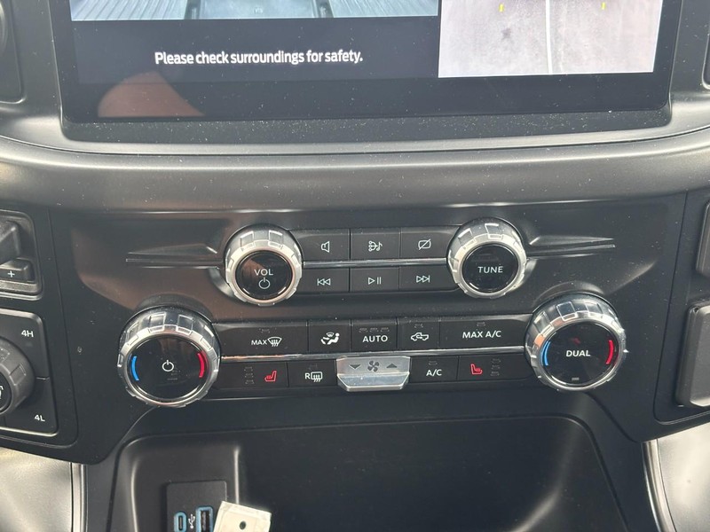 Ford F-150 Vehicle Full-screen Gallery Image 24