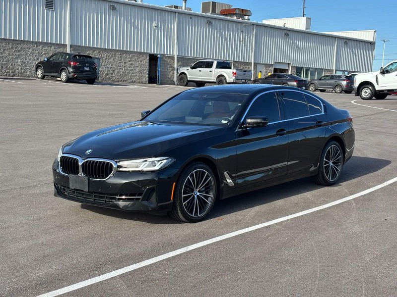 BMW 5 Series Vehicle Full-screen Gallery Image 07