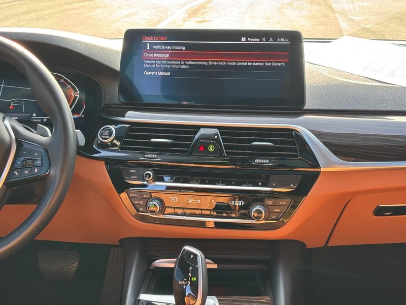 BMW 5 Series Vehicle Full-screen Gallery Image 13