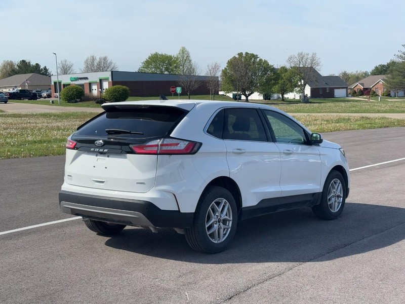 Ford Edge Vehicle Full-screen Gallery Image 03