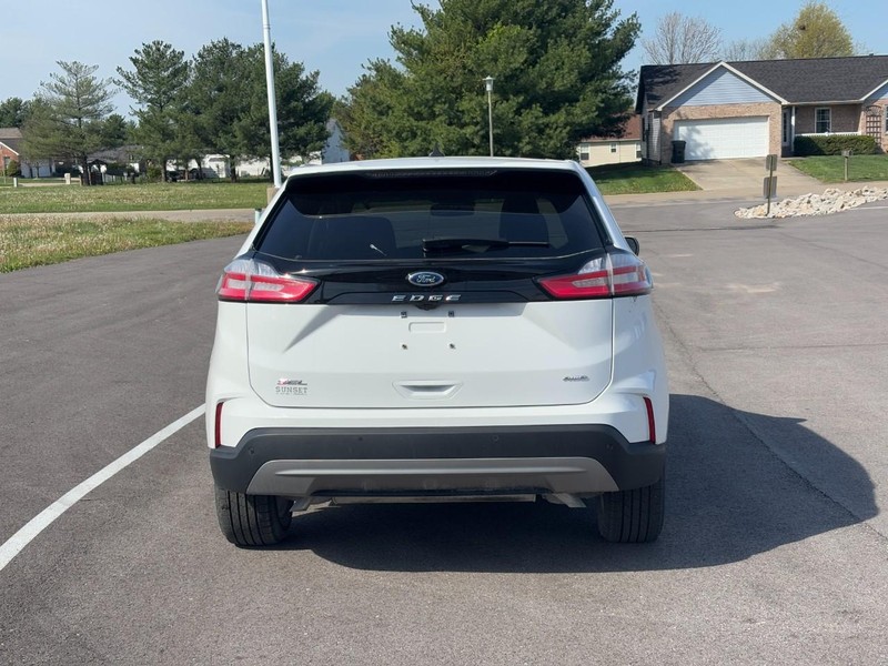 Ford Edge Vehicle Full-screen Gallery Image 04