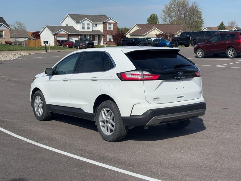 Ford Edge Vehicle Full-screen Gallery Image 05