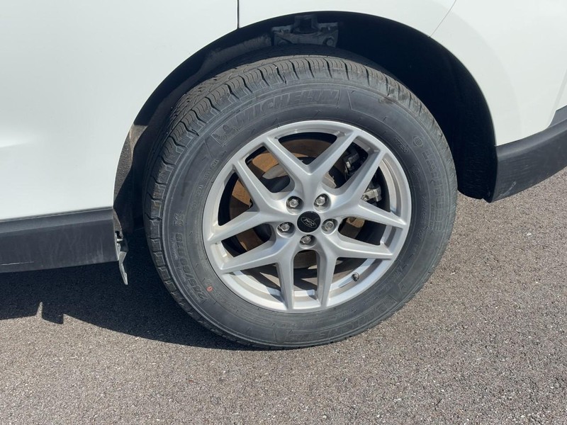 Ford Edge Vehicle Full-screen Gallery Image 09