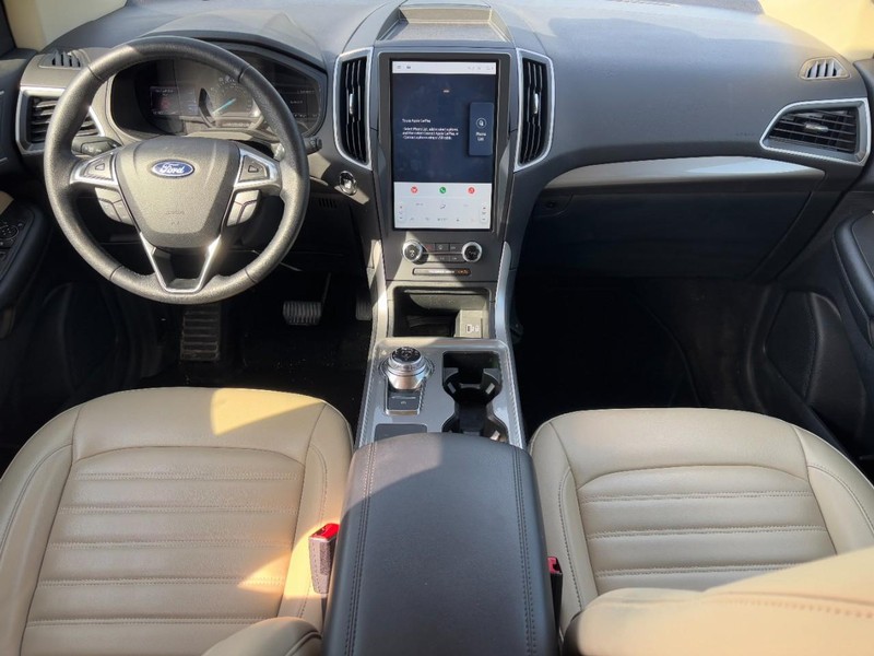 Ford Edge Vehicle Full-screen Gallery Image 11