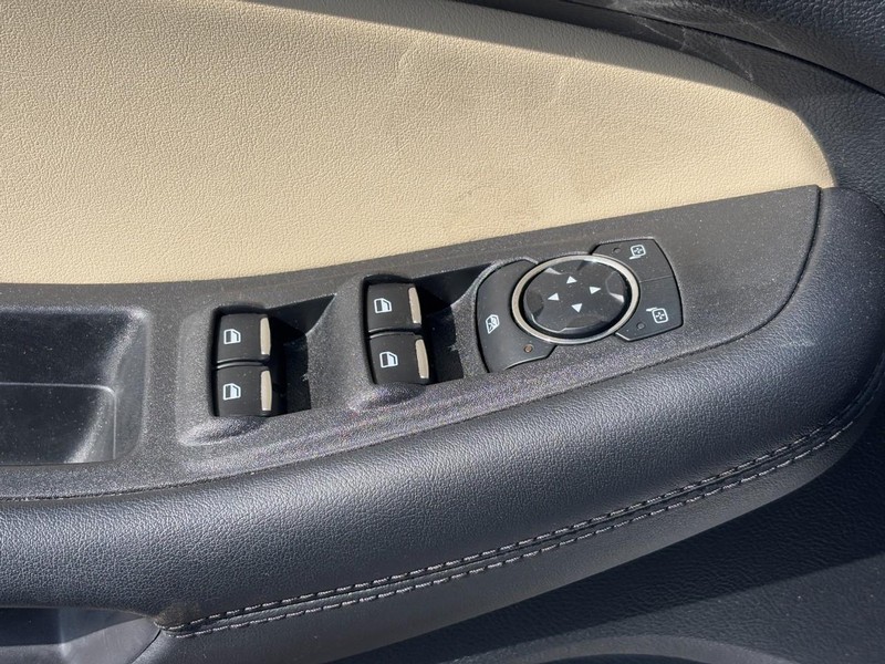 Ford Edge Vehicle Full-screen Gallery Image 16