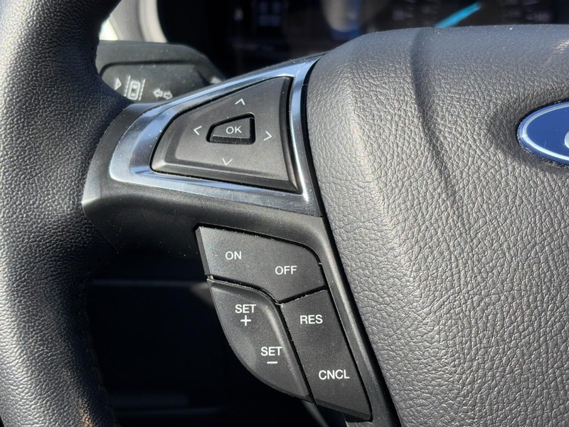 Ford Edge Vehicle Full-screen Gallery Image 17