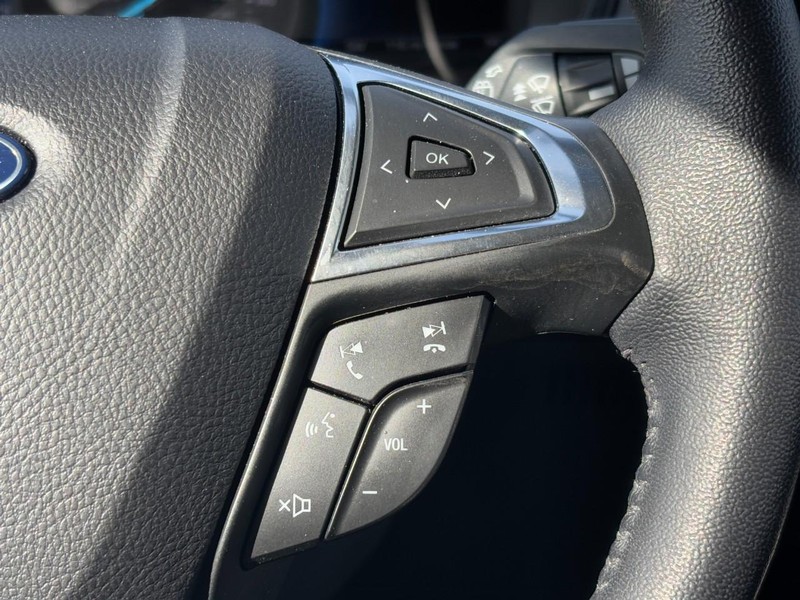 Ford Edge Vehicle Full-screen Gallery Image 18