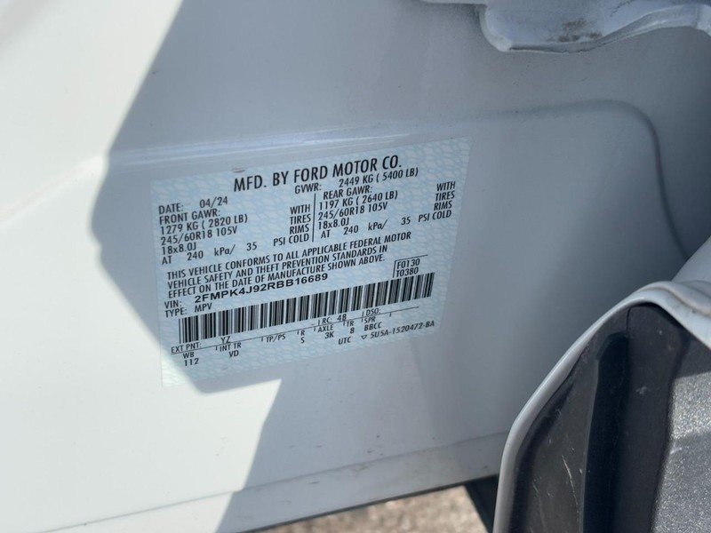 Ford Edge Vehicle Full-screen Gallery Image 23