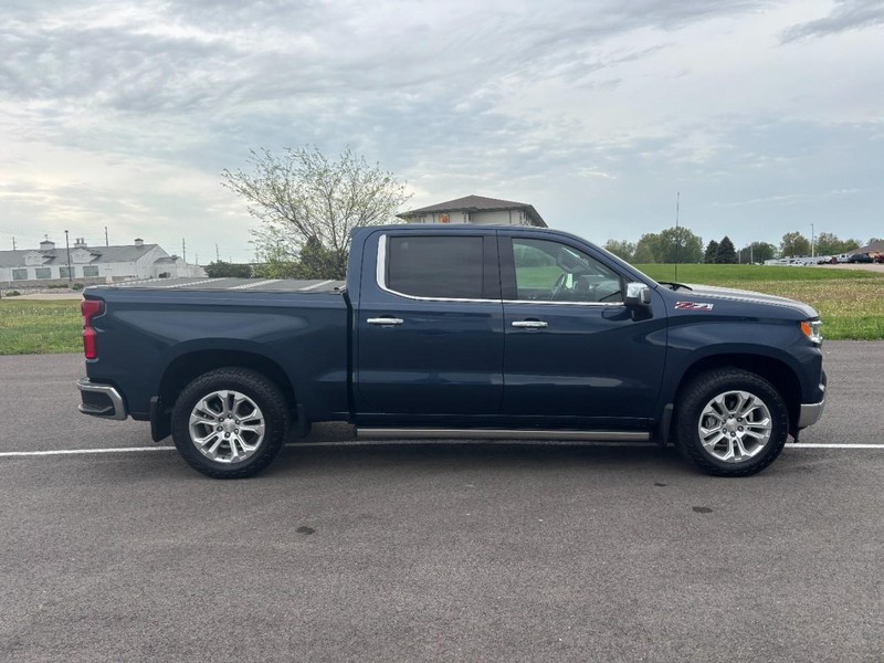 Chevrolet Silverado 1500 Vehicle Full-screen Gallery Image 02