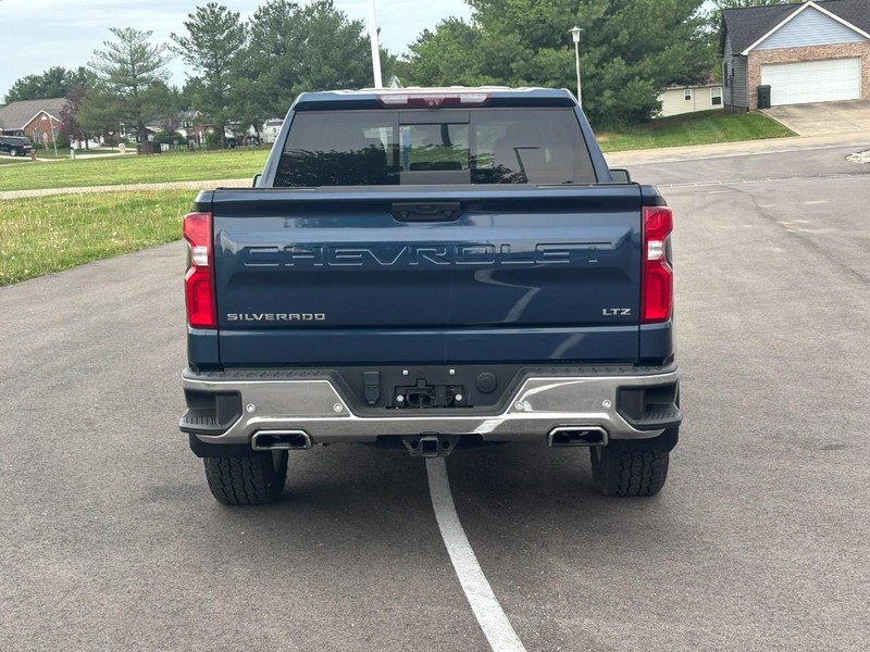 Chevrolet Silverado 1500 Vehicle Full-screen Gallery Image 04