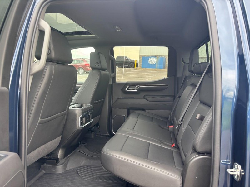 Chevrolet Silverado 1500 Vehicle Full-screen Gallery Image 10