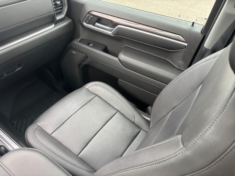 Chevrolet Silverado 1500 Vehicle Full-screen Gallery Image 14