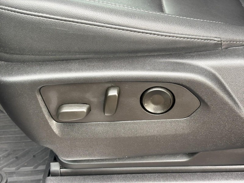 Chevrolet Silverado 1500 Vehicle Full-screen Gallery Image 15