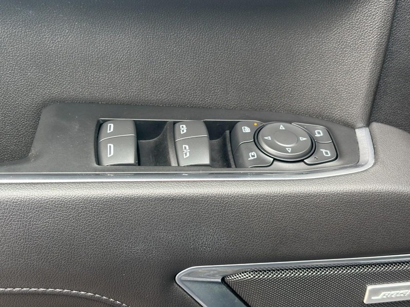 Chevrolet Silverado 1500 Vehicle Full-screen Gallery Image 16