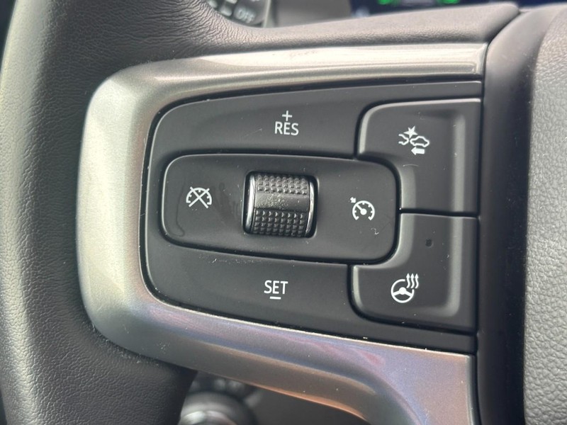 Chevrolet Silverado 1500 Vehicle Full-screen Gallery Image 17