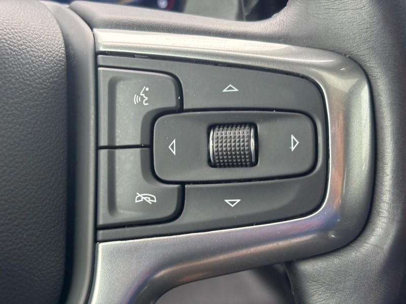 Chevrolet Silverado 1500 Vehicle Full-screen Gallery Image 18