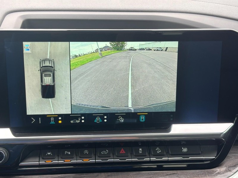 Chevrolet Silverado 1500 Vehicle Full-screen Gallery Image 21