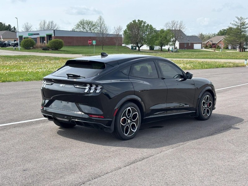 Ford Mustang Mach-E Vehicle Full-screen Gallery Image 03