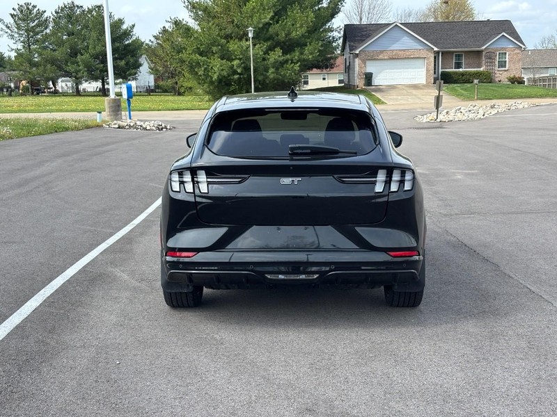 Ford Mustang Mach-E Vehicle Full-screen Gallery Image 04