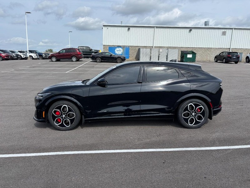 Ford Mustang Mach-E Vehicle Full-screen Gallery Image 06