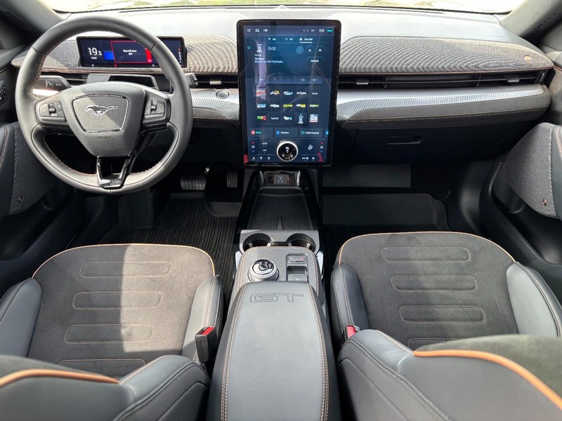 Ford Mustang Mach-E Vehicle Full-screen Gallery Image 11