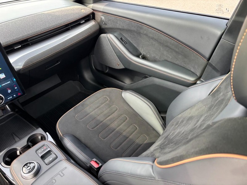 Ford Mustang Mach-E Vehicle Full-screen Gallery Image 14