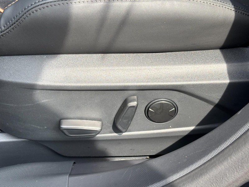 Ford Mustang Mach-E Vehicle Full-screen Gallery Image 15