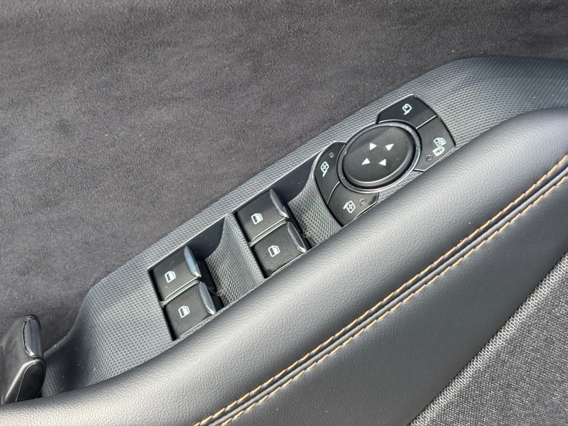 Ford Mustang Mach-E Vehicle Full-screen Gallery Image 16