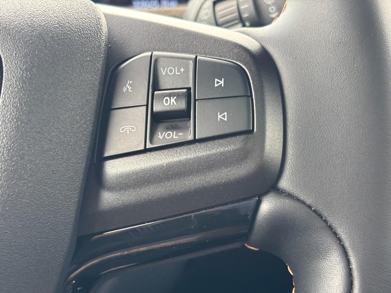 Ford Mustang Mach-E Vehicle Full-screen Gallery Image 18