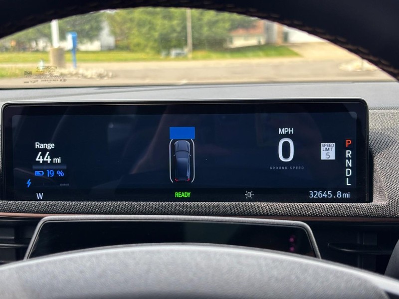 Ford Mustang Mach-E Vehicle Full-screen Gallery Image 19