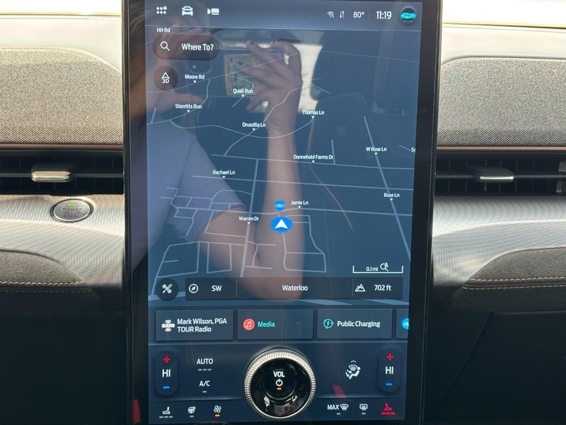 Ford Mustang Mach-E Vehicle Full-screen Gallery Image 21