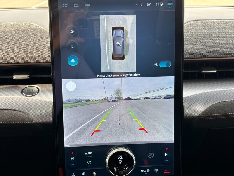 Ford Mustang Mach-E Vehicle Full-screen Gallery Image 22