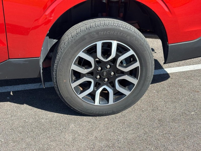 Ford Maverick Vehicle Full-screen Gallery Image 09