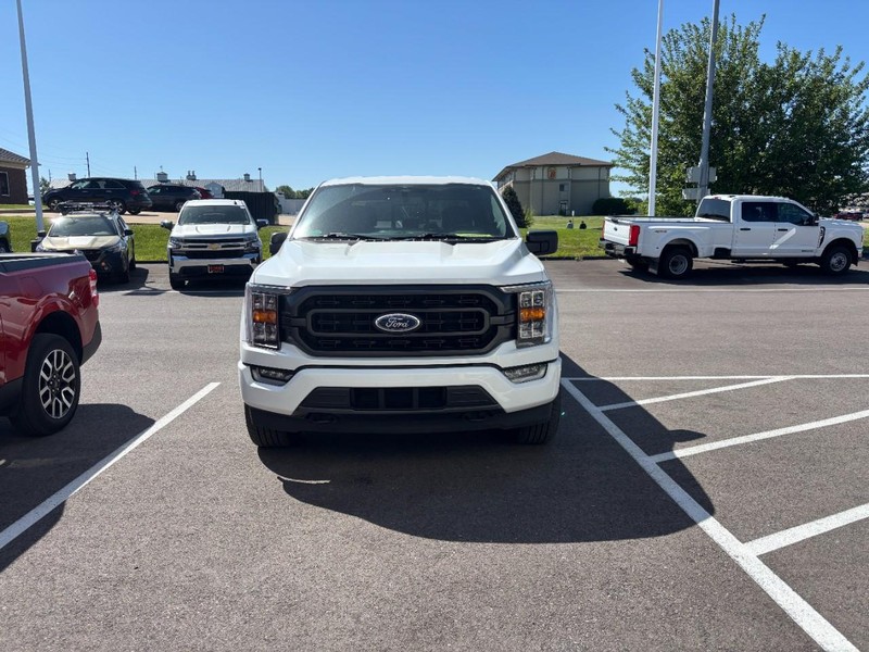 Ford F-150 Vehicle Full-screen Gallery Image 02