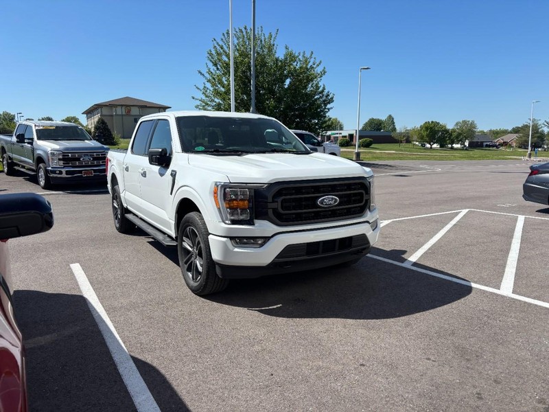 Ford F-150 Vehicle Full-screen Gallery Image 03