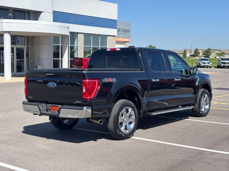 Ford F-150 Vehicle Full-screen Gallery Image 03