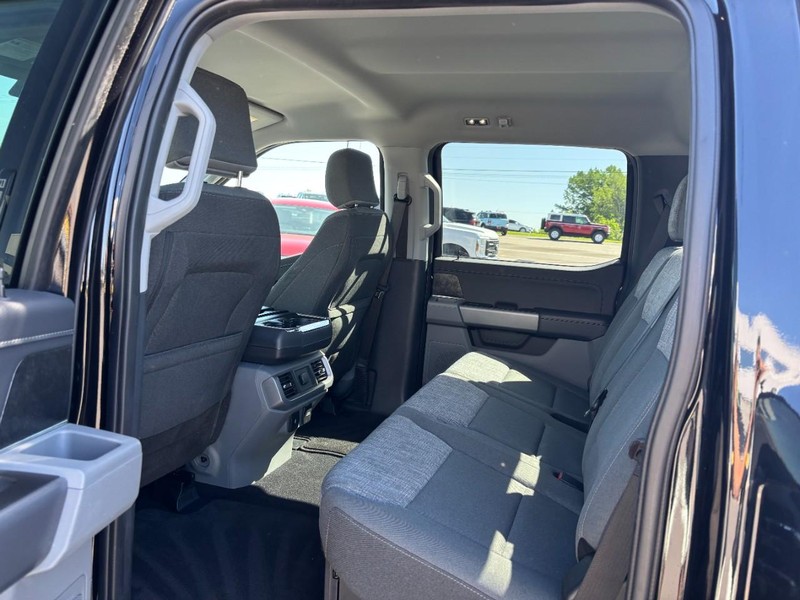 Ford F-150 Vehicle Full-screen Gallery Image 10