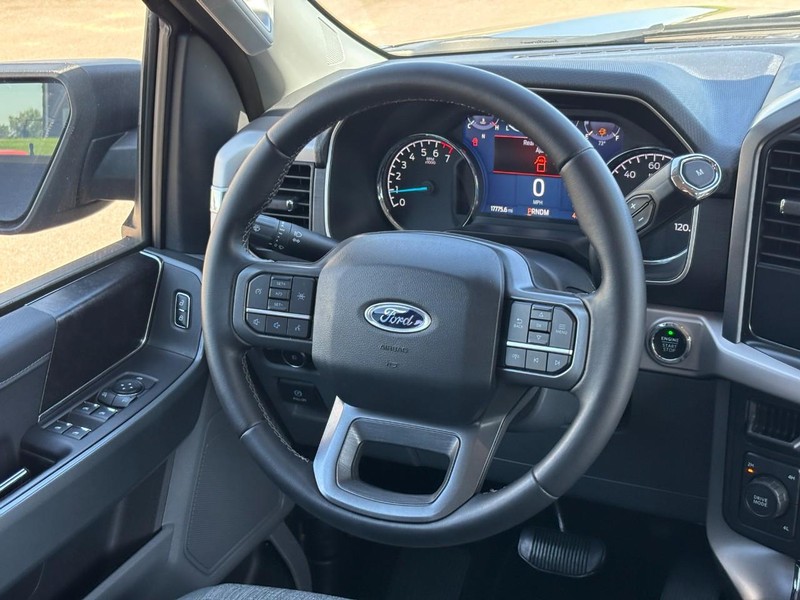 Ford F-150 Vehicle Full-screen Gallery Image 12