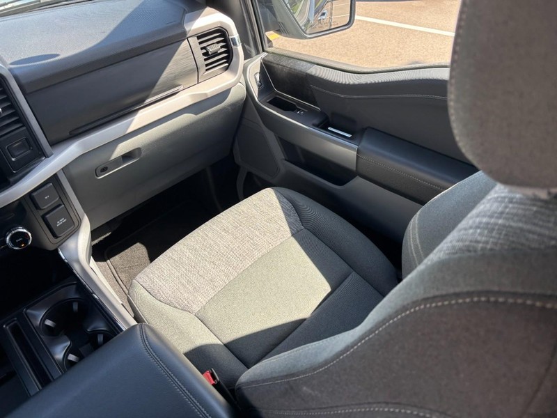 Ford F-150 Vehicle Full-screen Gallery Image 14