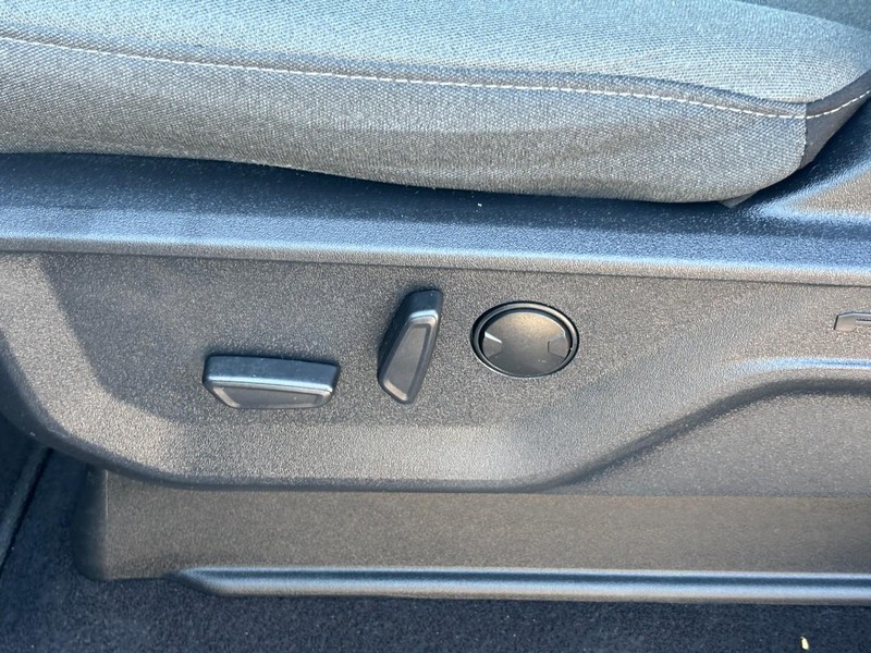 Ford F-150 Vehicle Full-screen Gallery Image 15