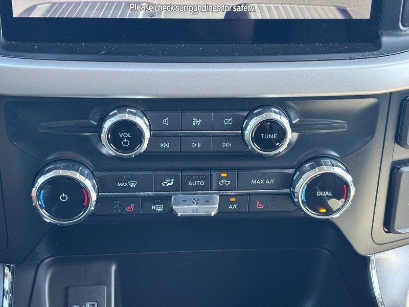 Ford F-150 Vehicle Full-screen Gallery Image 24