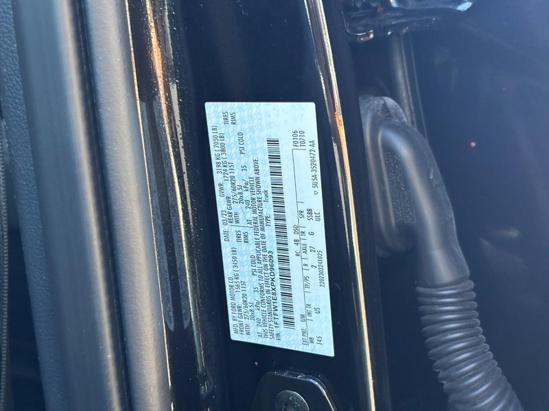 Ford F-150 Vehicle Full-screen Gallery Image 25
